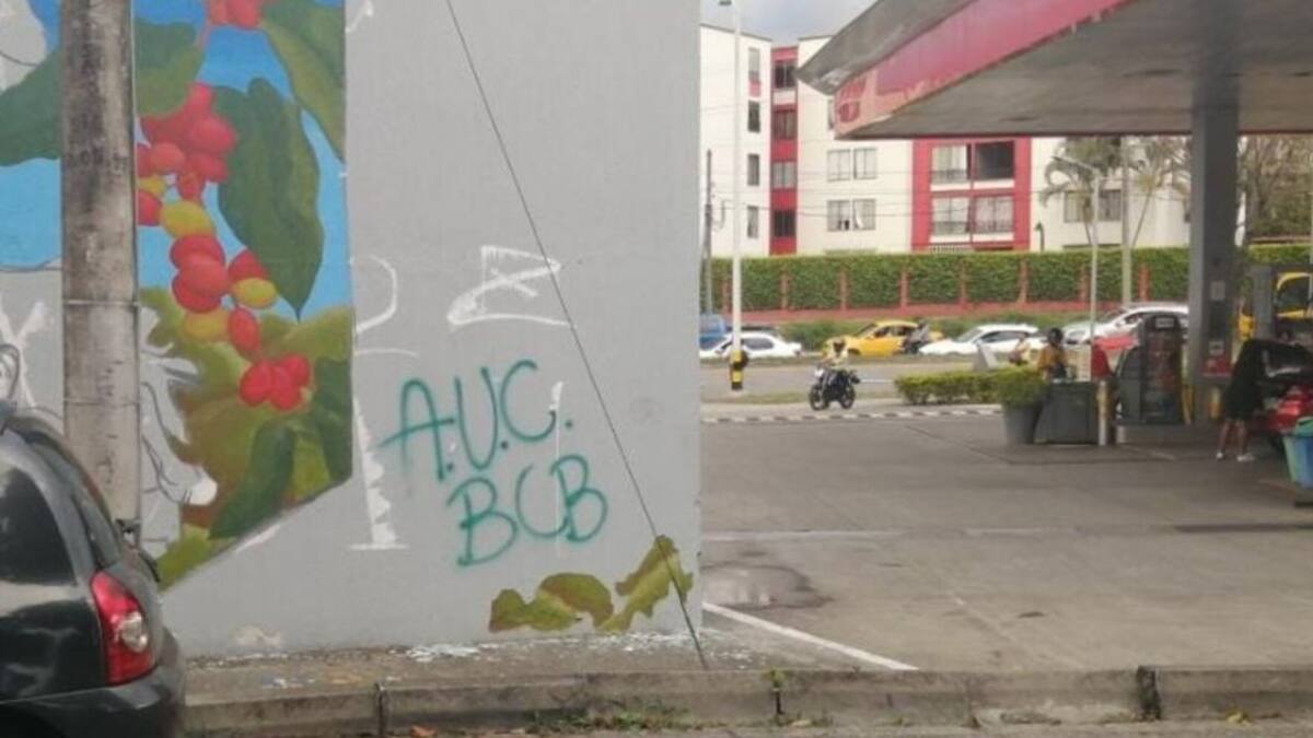 En Pereira pintaron las iniciales de las Autodefensas Unidas de Colombia