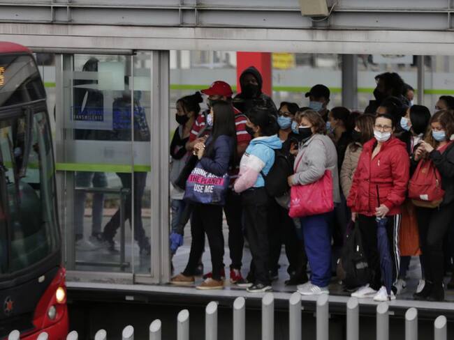 Vendedor apuñaló pasajeros de Transmilenio por no darle dinero