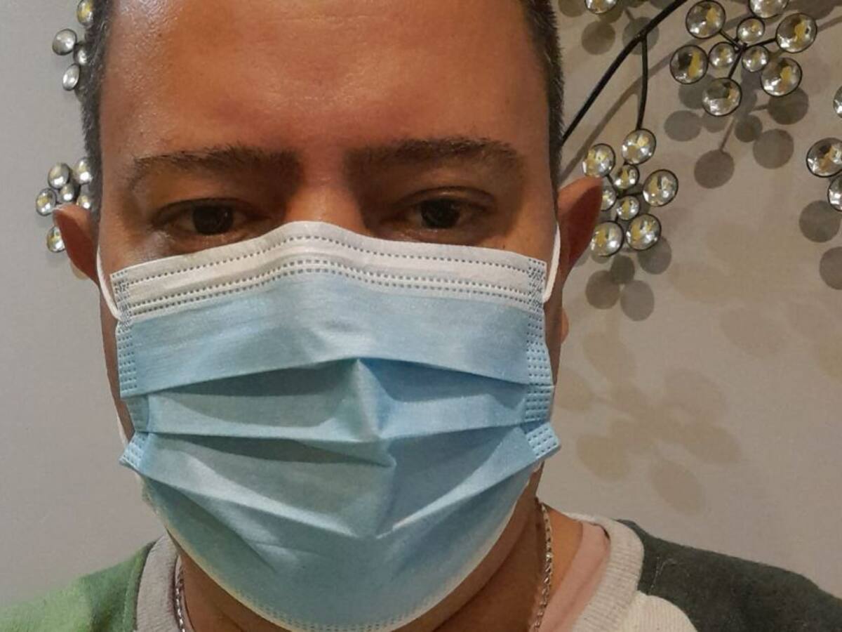 Me contagié con ómicron en España, por estar vacunado tengo sintomas leves