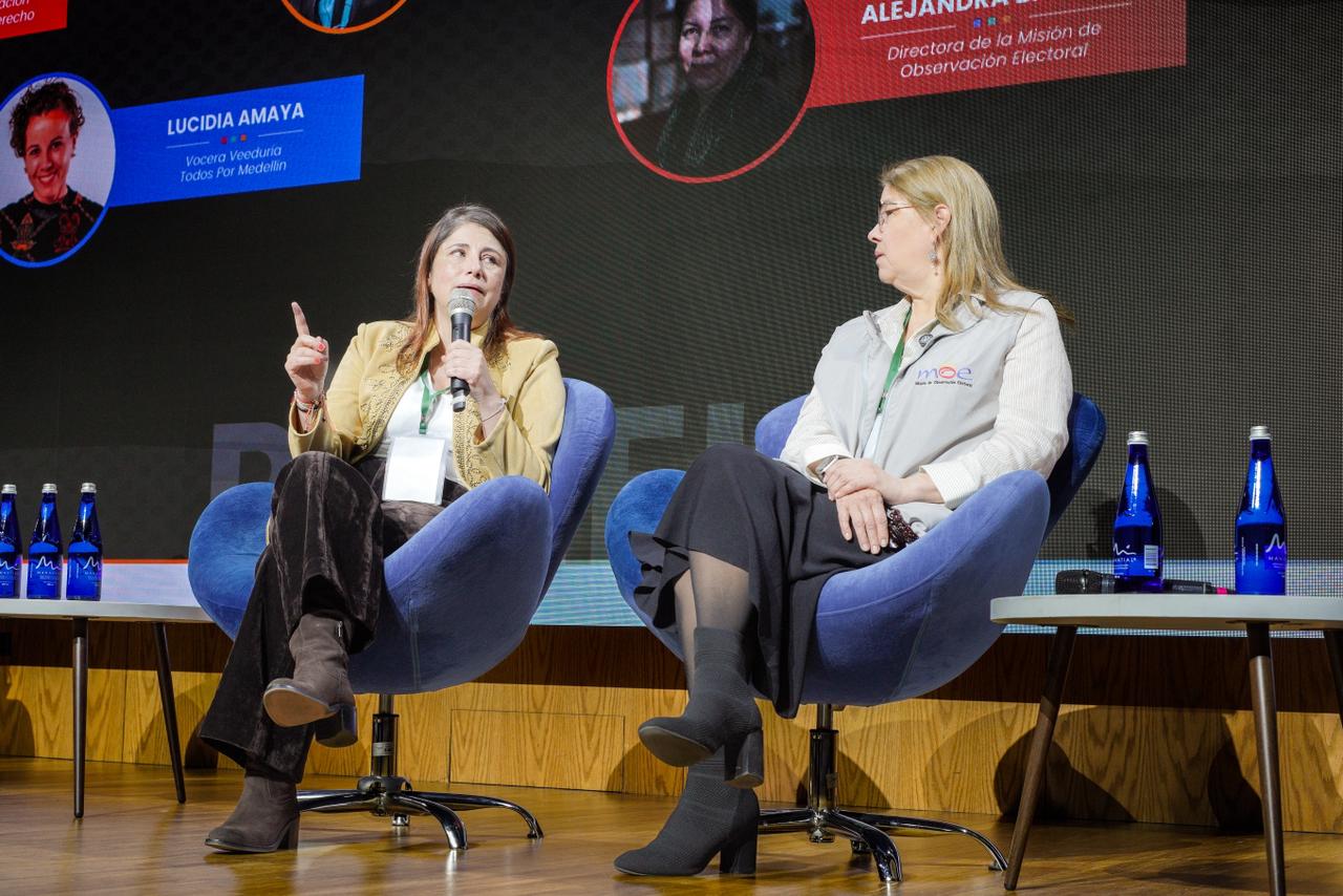 Durante el encuentro los '100 Nuevos Líderes de Colombia', expertos y líderes coincidieron en la necesidad de consolidar instituciones más cercanas y respuestas concretas en lo local. | Foto: Caracol Radio