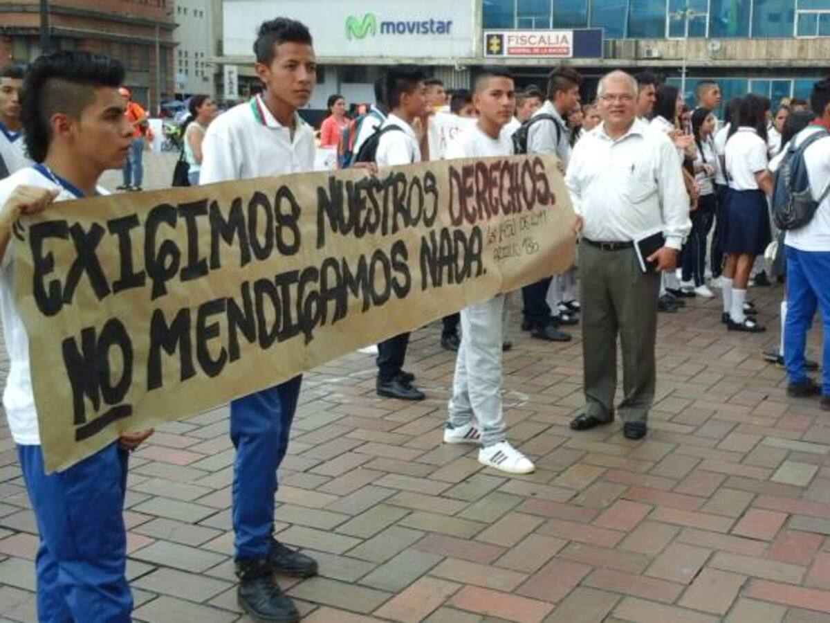 Estudiantes reclamaron nombramiento de docentes y entrega de desayunos escolares