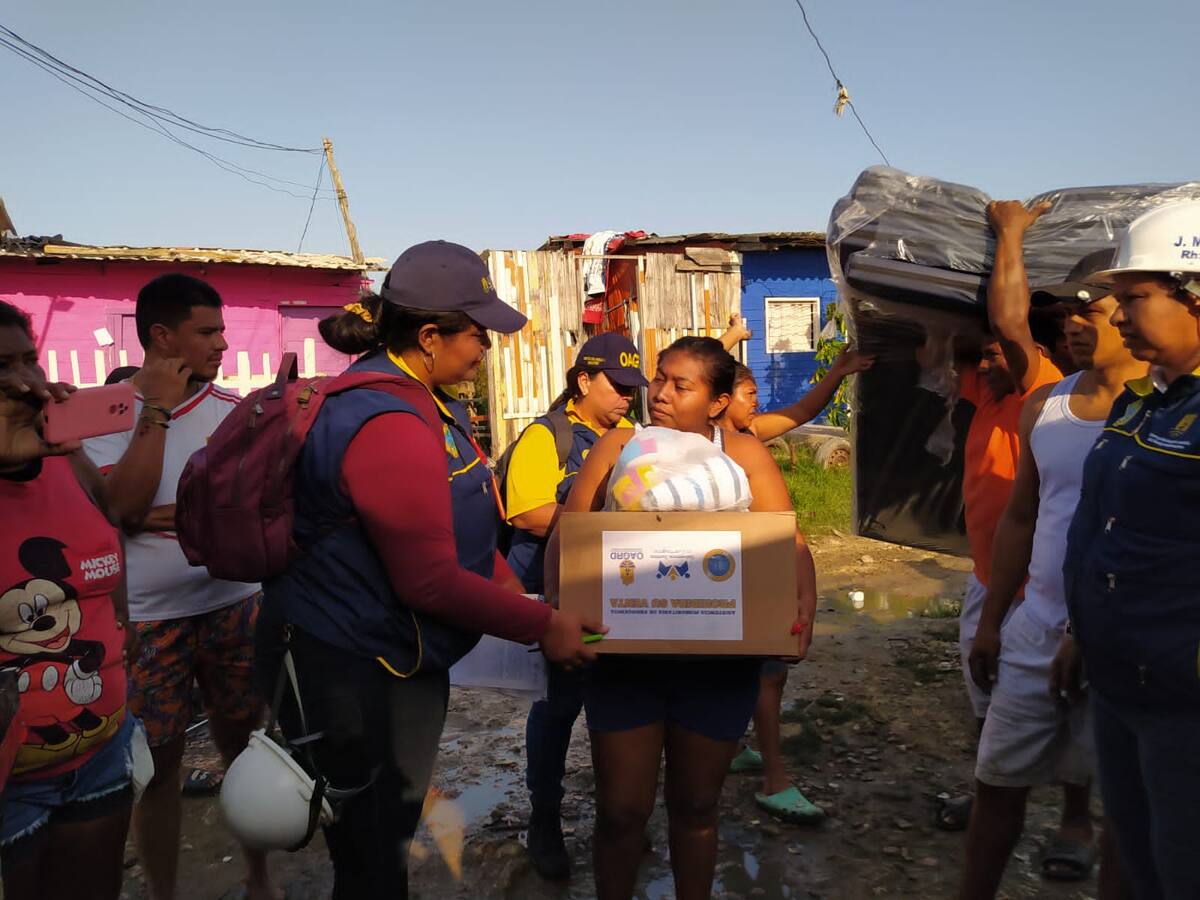 Seis familias recibieron ayudas tras ser víctimas de incendio en Cartagena