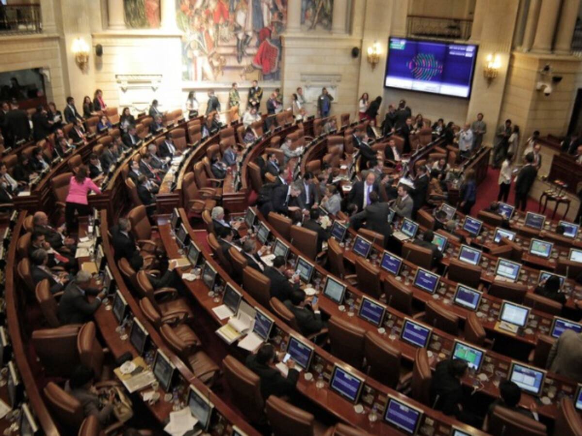Santos pide al Congreso no dilatar proyectos para la paz