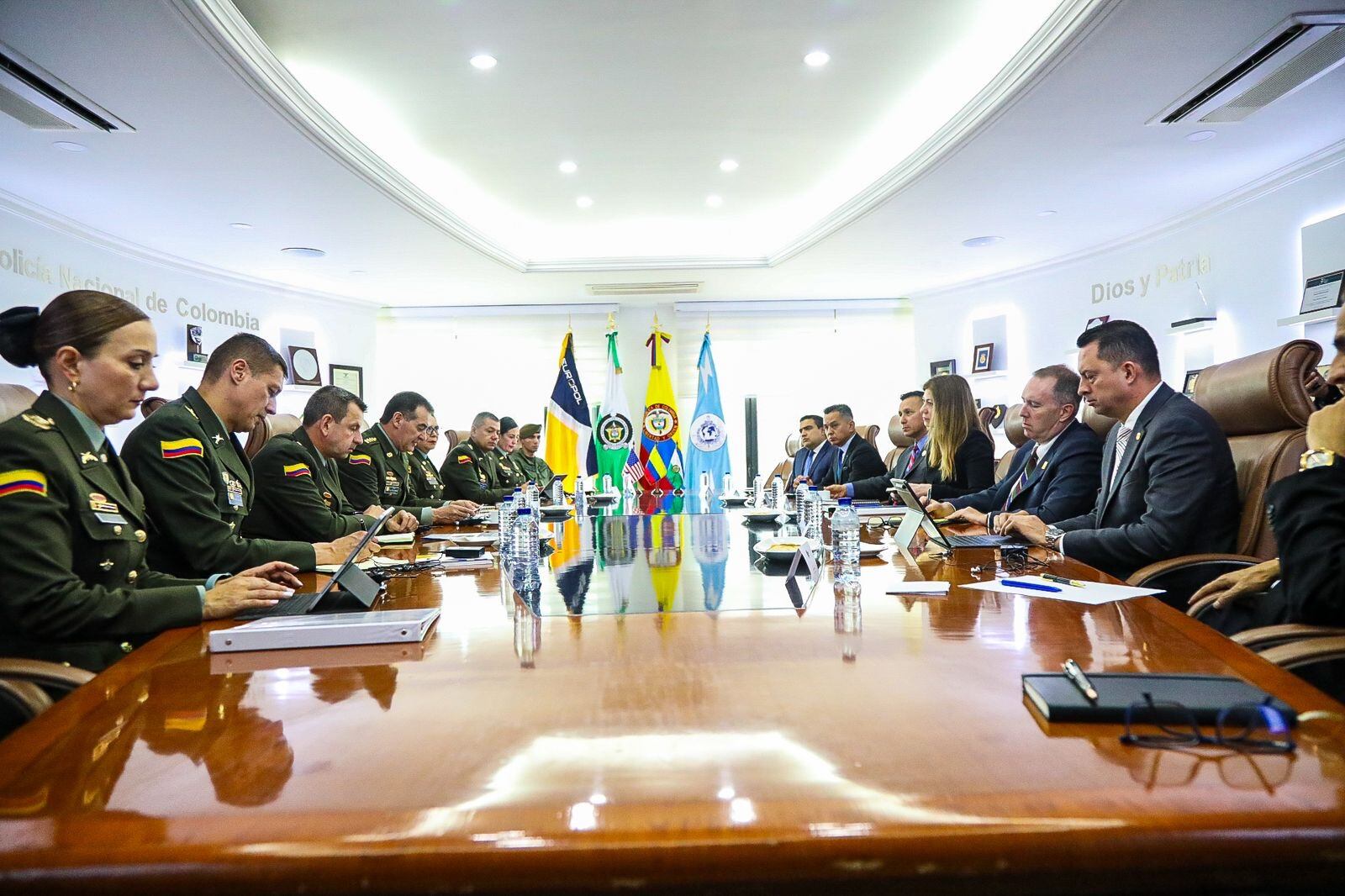 Reunión entre el general Salamanca y la administradora de la DEA.