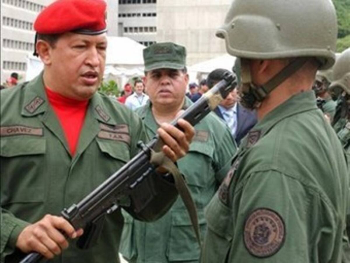 Militares tendrán que reportar críticas en sus filas a Chávez