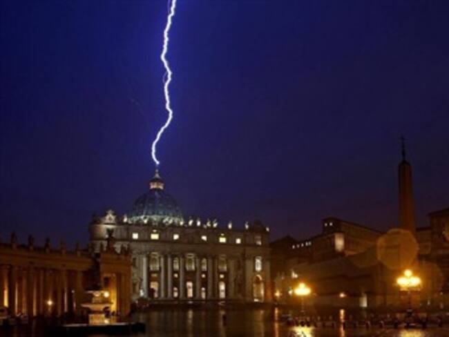 Un rayo cae en el Vaticano tras la renuncia del papa Benedicto XVI