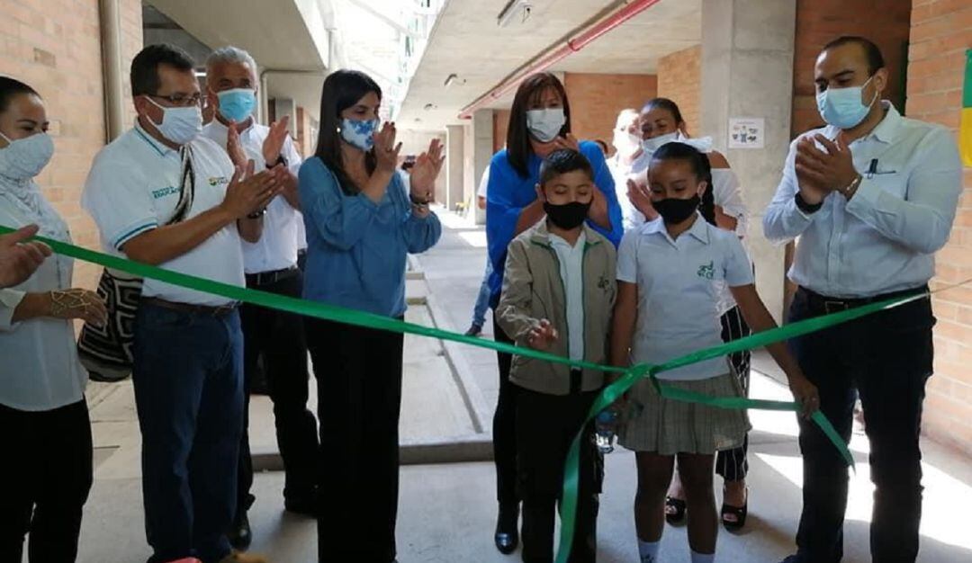 Recorrido de la Ministra de Educación, María Victoria Angulo a varias instituciones educativas de Caldas.