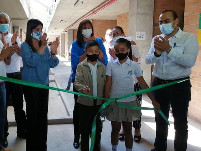 Recorrido de la Ministra de Educación, María Victoria Angulo a varias instituciones educativas de Caldas.