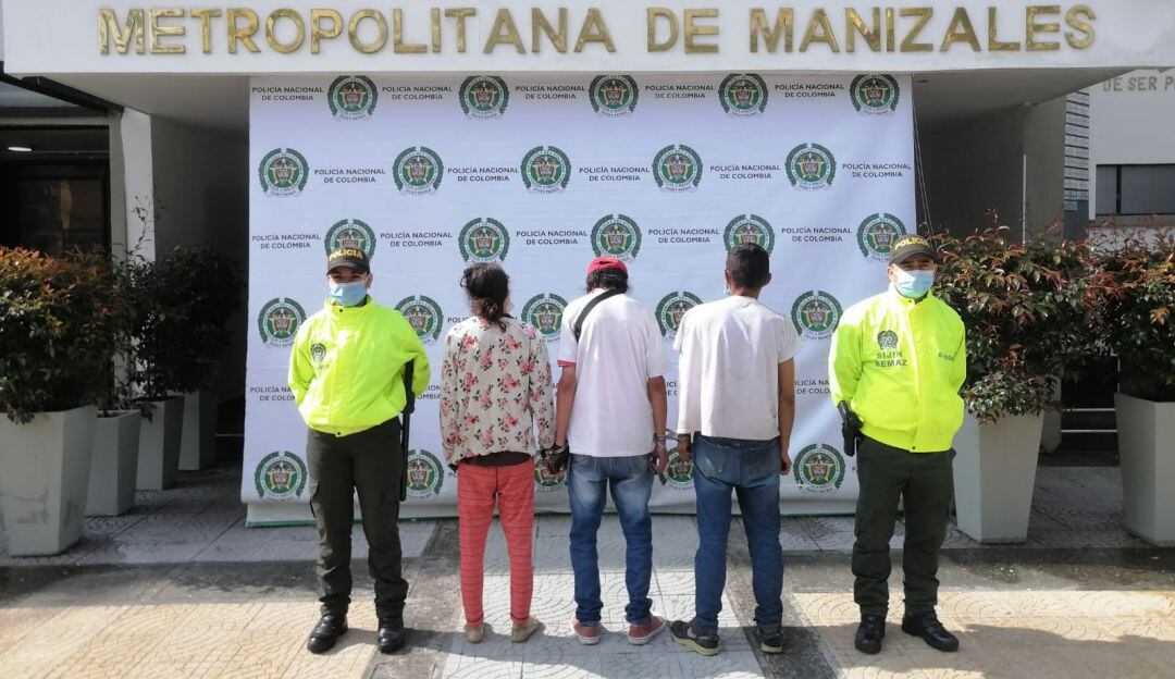 Capurados por presunto robo a un local comercial en Manizales