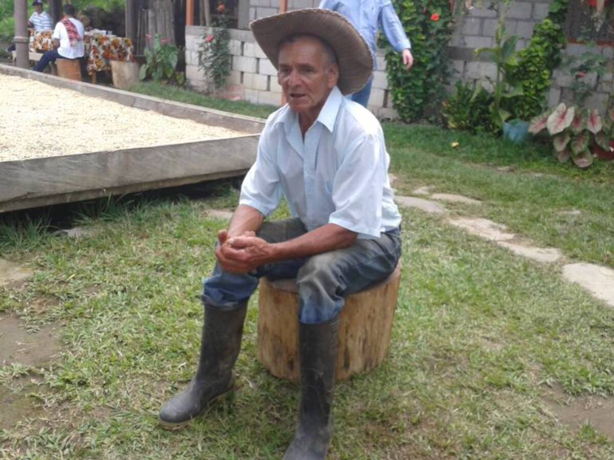 Reinaldo produce el mejor café en Caldas