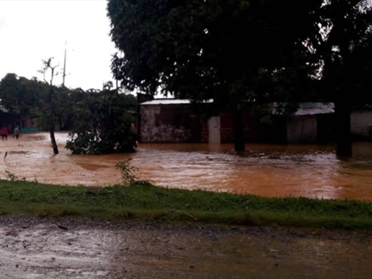 Rescatan más de 100 personas atrapadas en inundaciones en el Meta