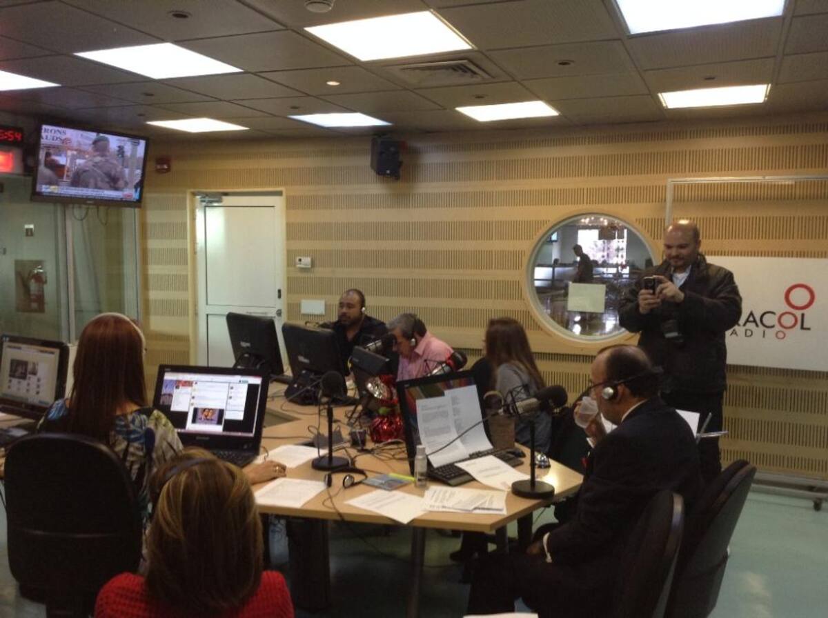 En un ambiente de nostalgia el equipo de Caracol se une para decir una vez más #GraciasPelaez.