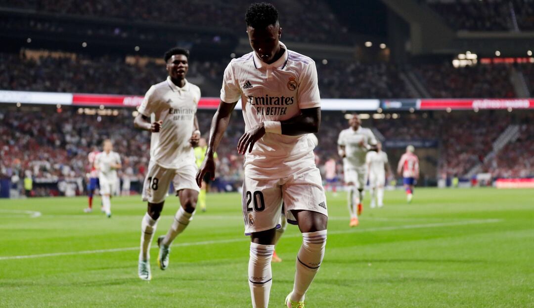 Vinicius Junior baila luego del gol de Rodrygo.