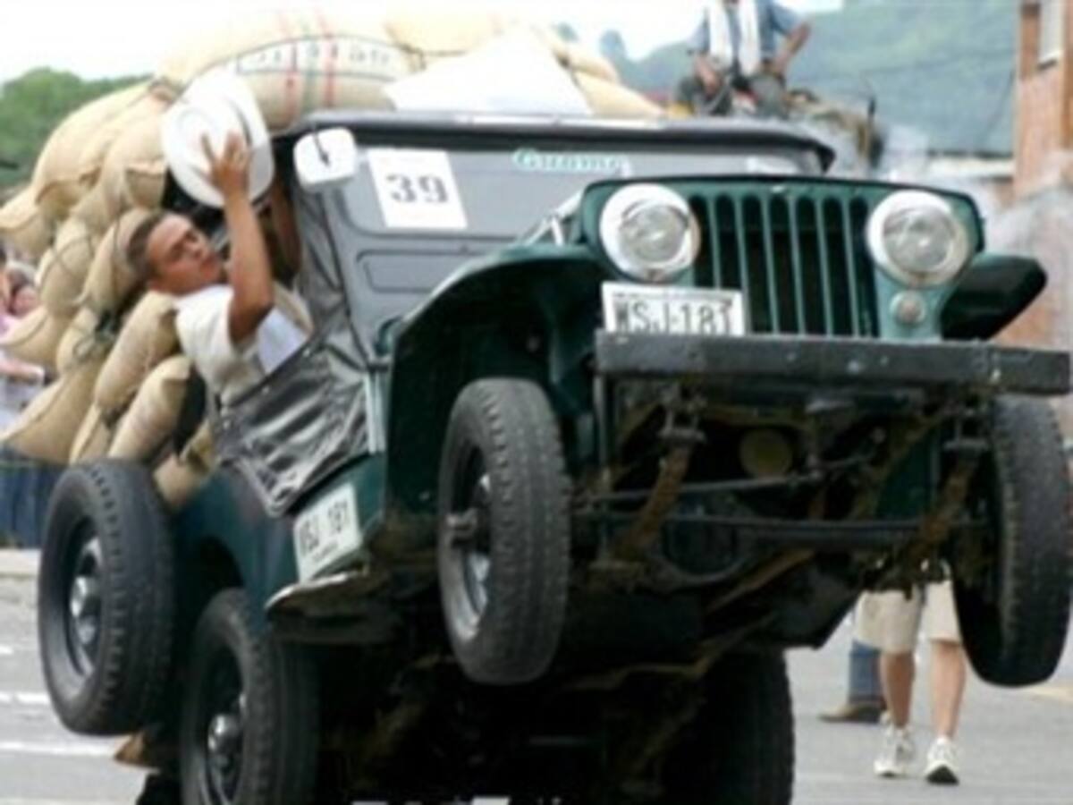 Con jeep willys, reinas y rumba, el municipio de Calarcá celebra sus 124 años