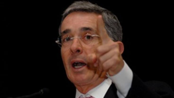 Los colombianos votarán a conciencia y no imposición extranjera: Uribe