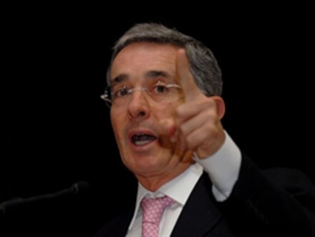 Los colombianos votarán a conciencia y no imposición extranjera: Uribe