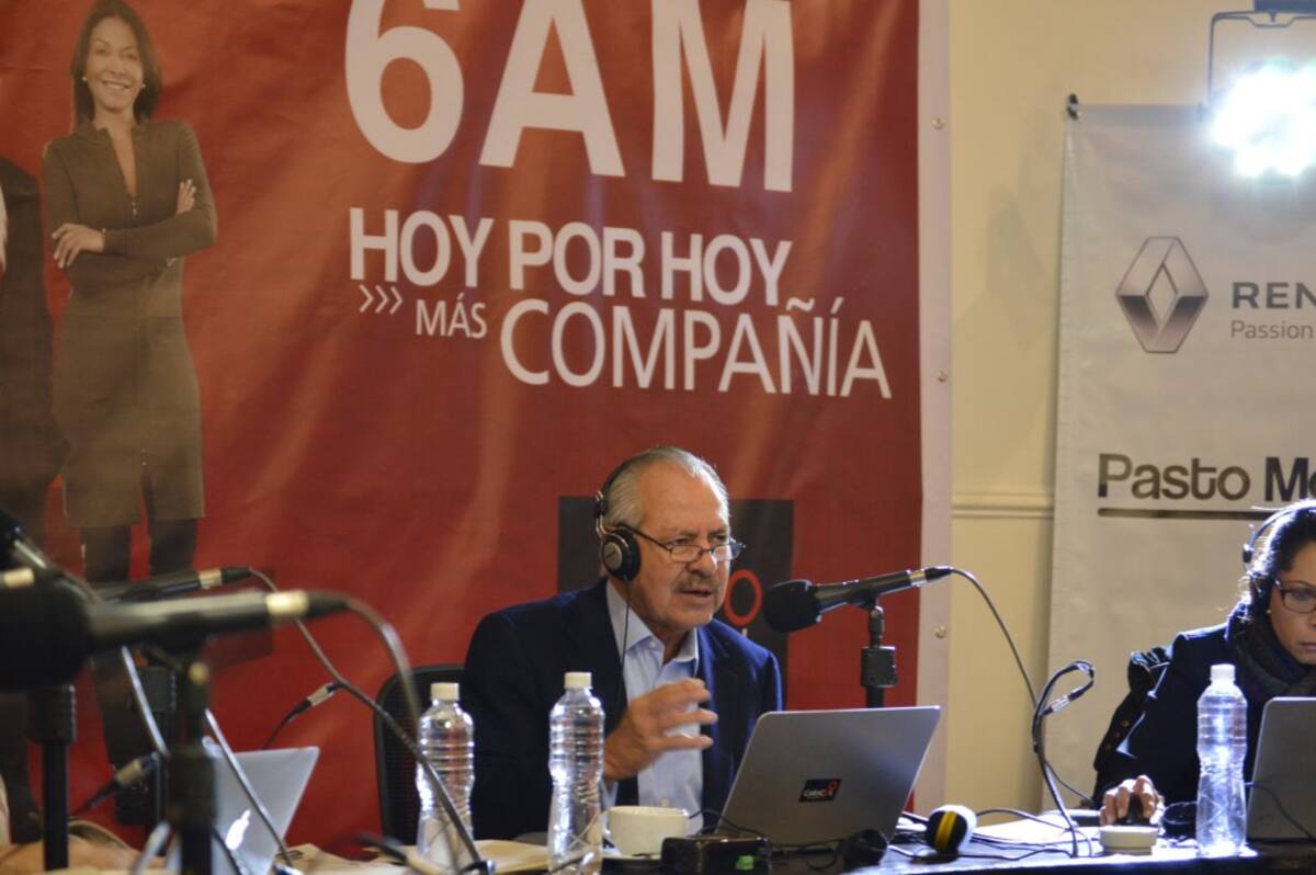 Darío Arizmendi, Darcy Quinn, Erika Fontalvo, Patricia Pardo, César Augusto Londoño y el humrista Don Jediondo, acompañados de la directora del Servicio Informativo de Caracol Radio en Pasto, Claudia Ortega, acompañan al pueblo nariñense.
