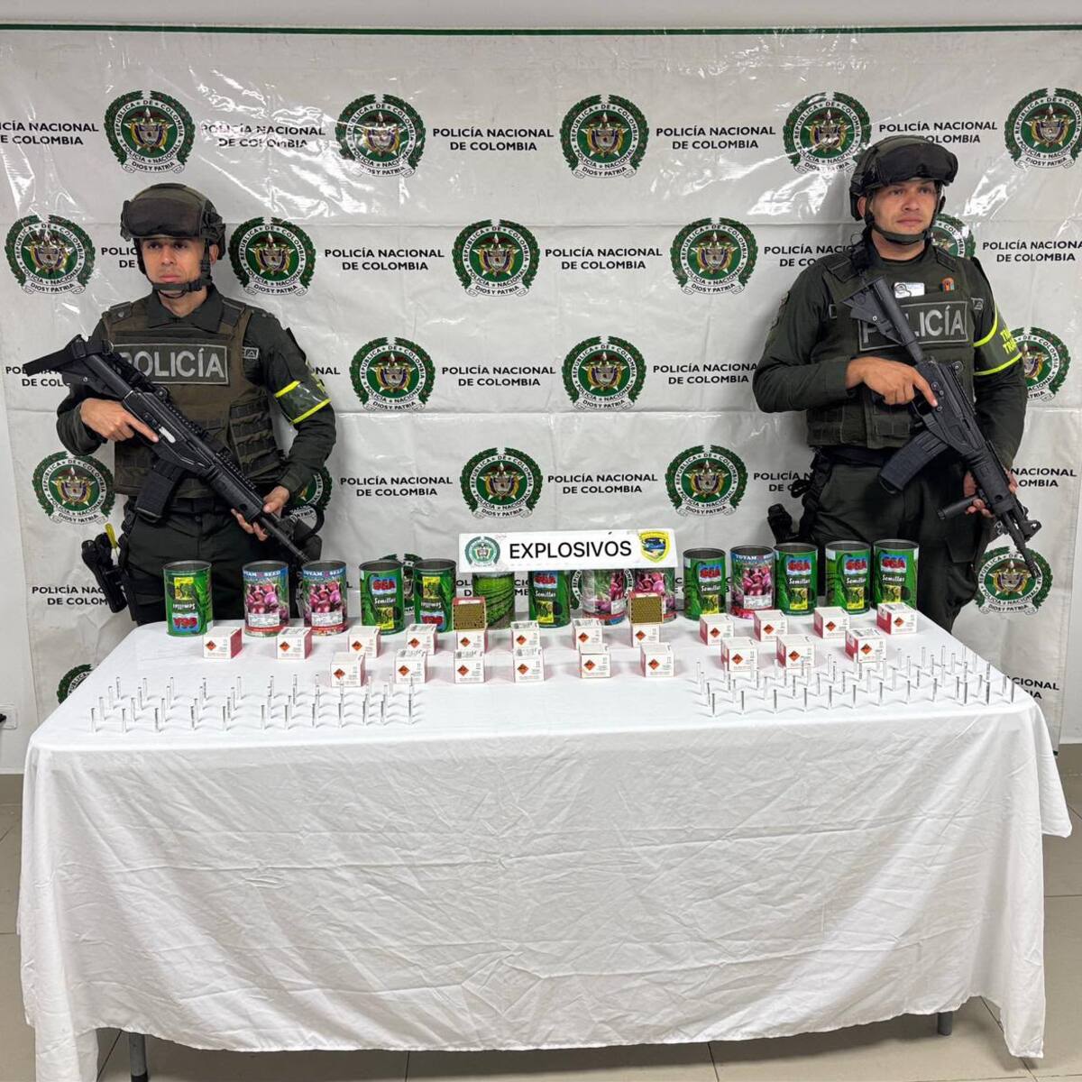 La Policía descubrió dos mil detonadores escondidos en un vehículo de encomiendas en el Cauca