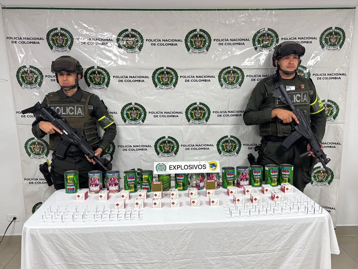 La Policía descubrió dos mil detonadores escondidos en un vehículo de encomiendas en el Cauca