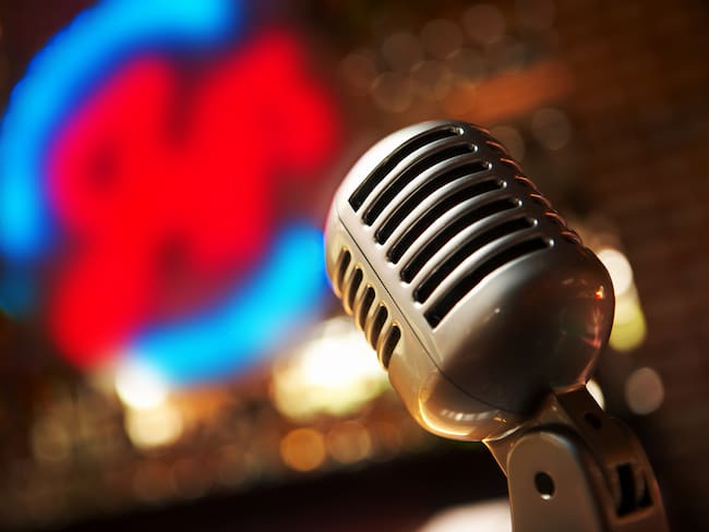 El cantante Álvaro Román recuerda a la ‘nueva ola’ bajo el sello Estudio 15