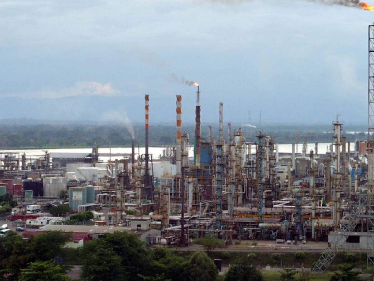 Incrementos en los precios del petróleo ayudan las finanzas de Colombia