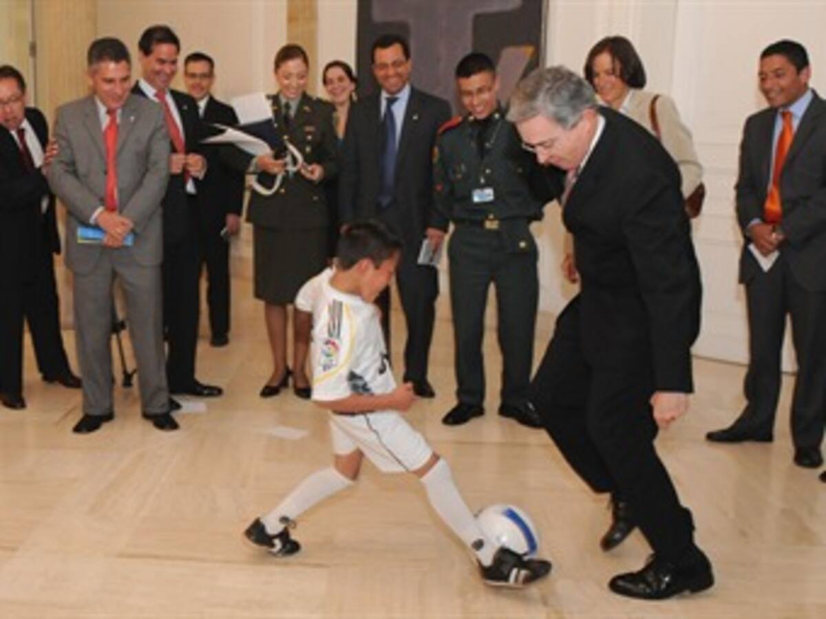 Con escuelas de fútbol, el Real Madrid apoyará proceso de reintegración en Colombia