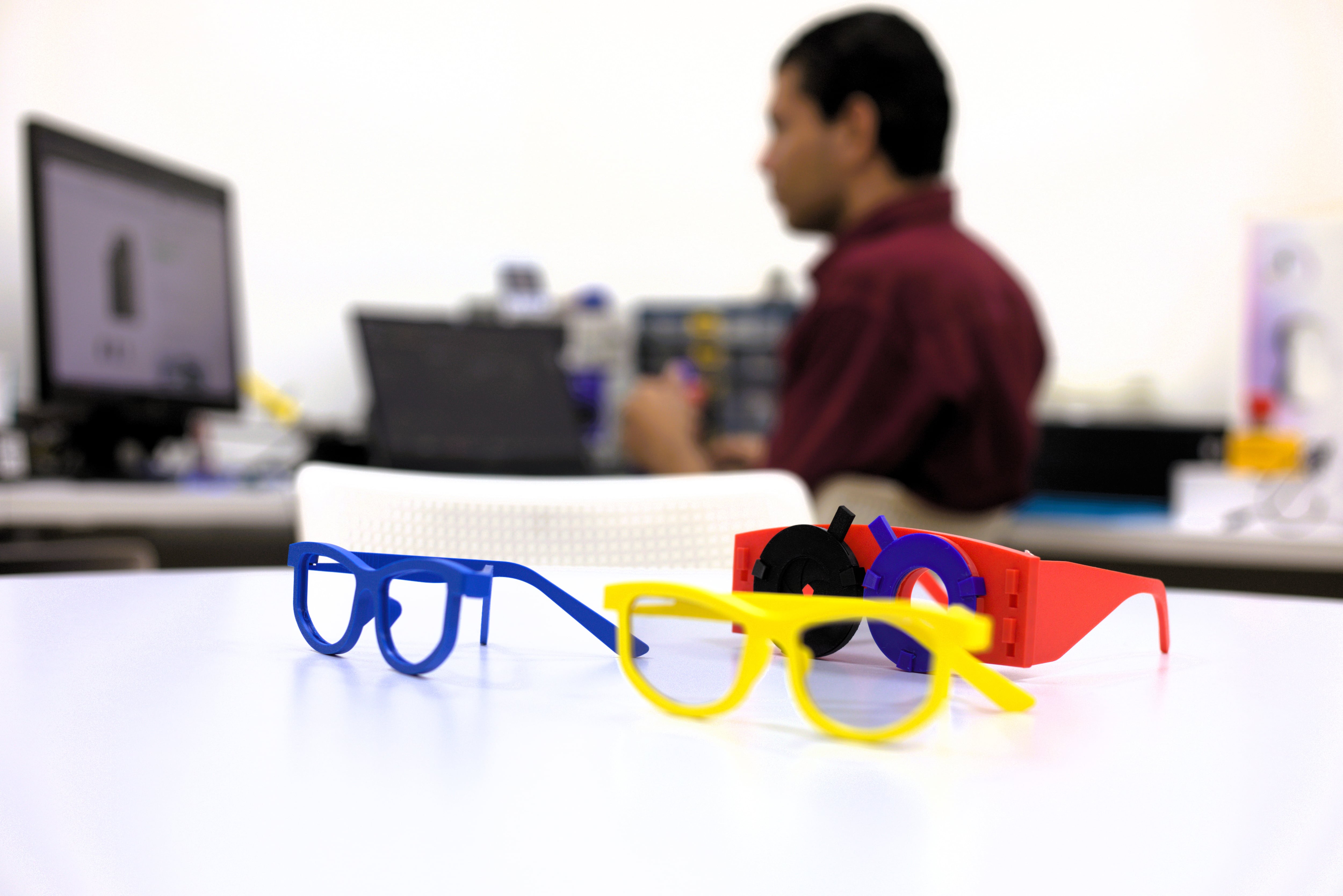 Gafas para niños de escasos recursos, elaboradas por el CES. Cortesía: Universidad CES.