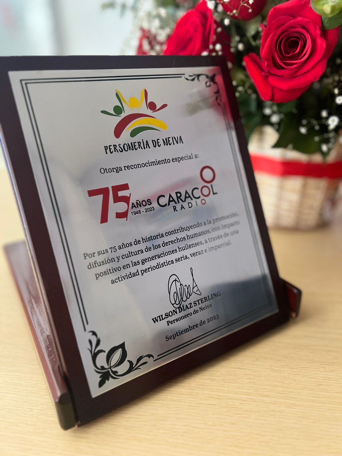 Este reconocimiento nos inspira a seguir adelante con el mismo compromiso y dedicación que nos ha caracterizado a lo largo de los años.