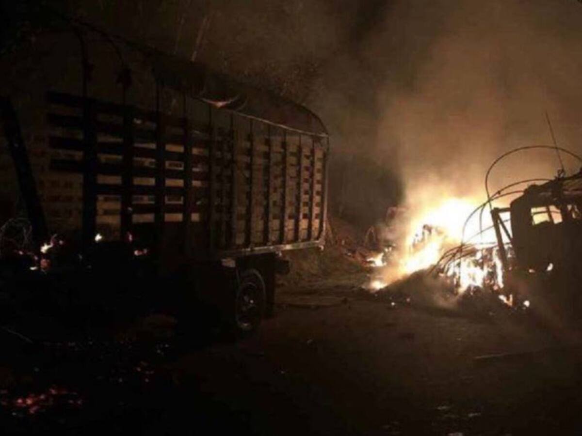 Denuncian una posible red que vuelca camiones para saquearlos en el Bajo Cauca