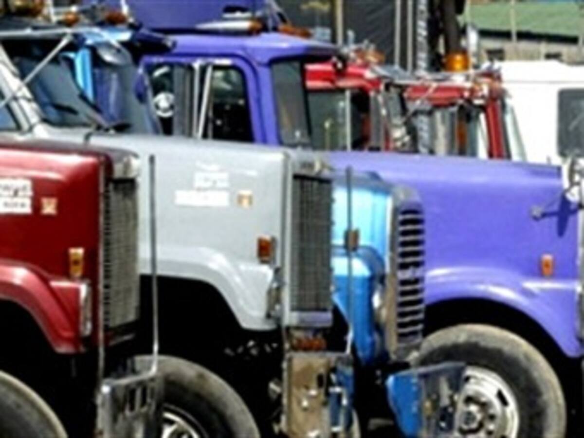 Camioneros advierten sobre desabastecimiento de alimentos en el país a partir del lunes