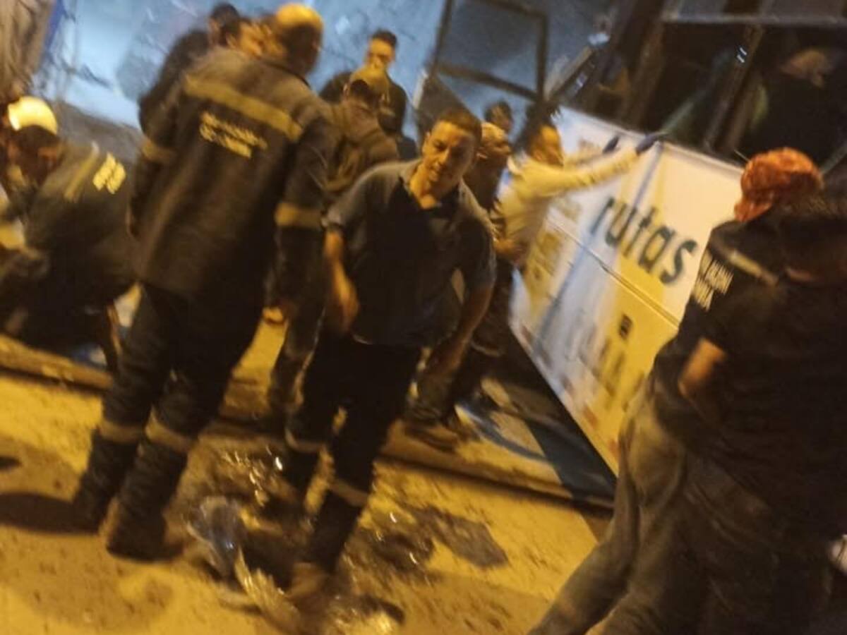 Un muerto y 16 heridos dejó accidente de un bus en túneles de Hidroituango
