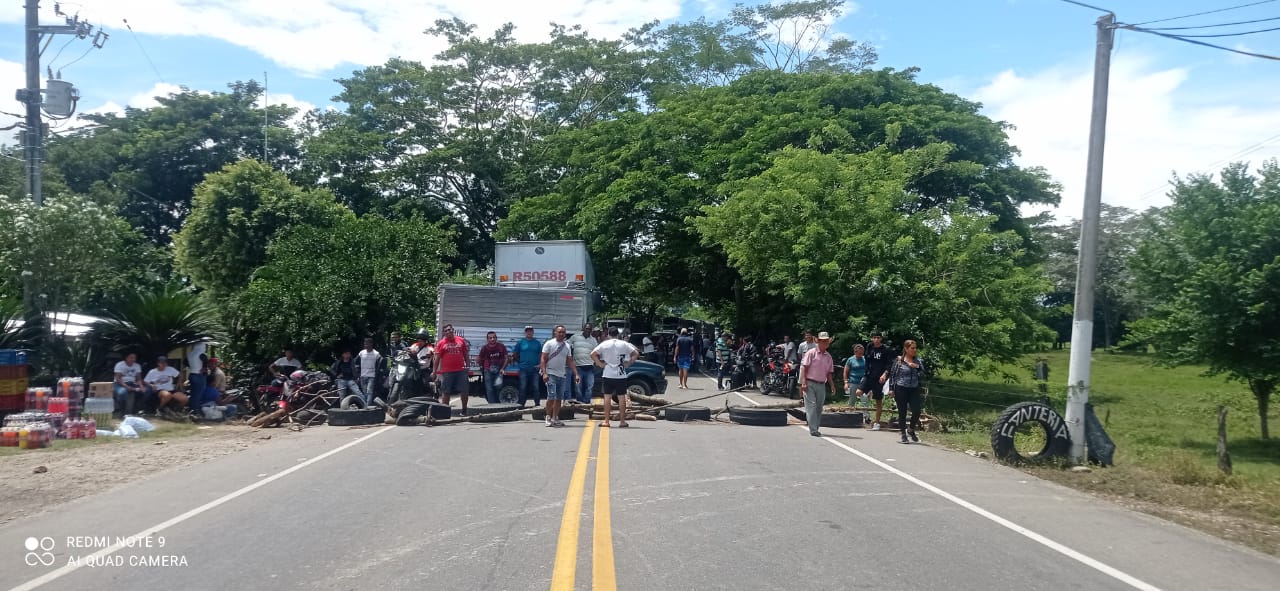 Cerrada vía nacional por habitantes de La Esperanza