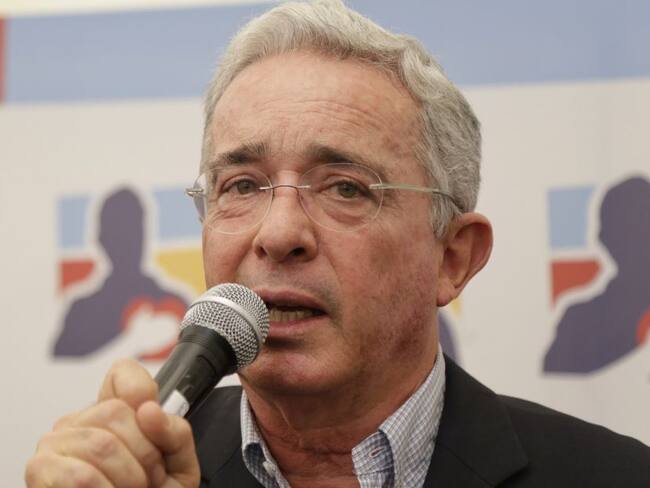 Autoridades preocupadas por Twitter del Senador Uribe