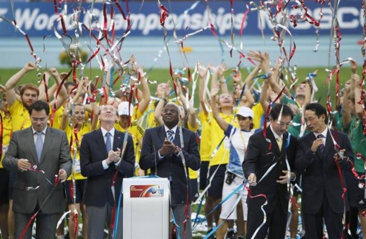 Rusia celebra el título del mundial al alcanzar el primer lugar en el tablero de la medallería.