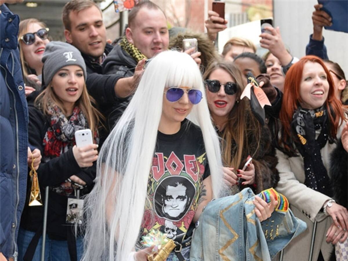 Lady Gaga rinde tributo a su padre