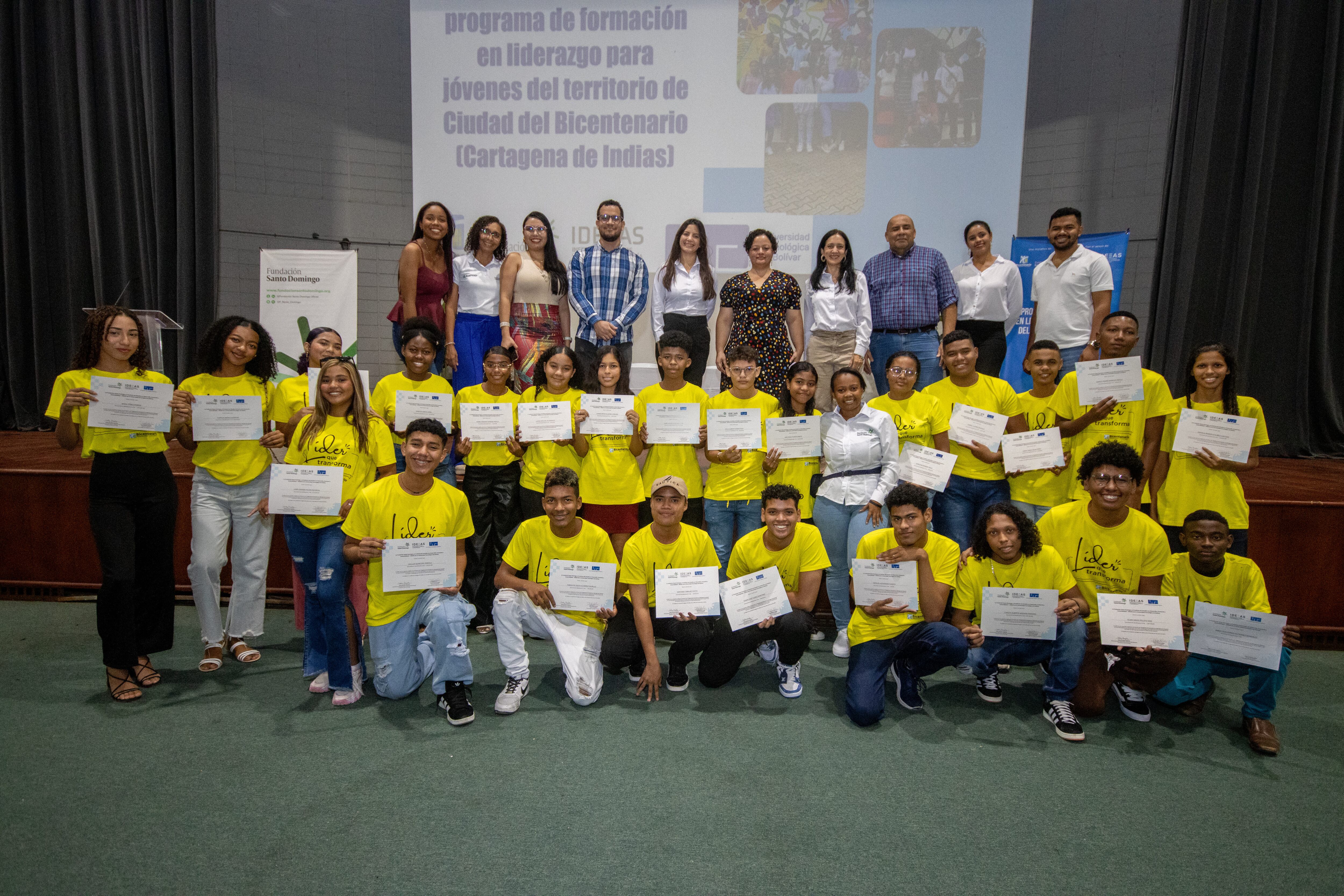 Jóvenes de Bicentenario culminan formación en liderazgo para la transformación social