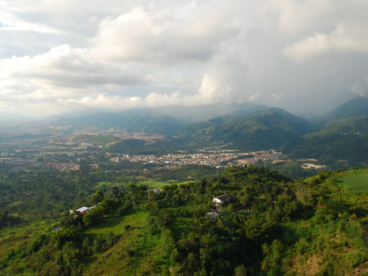 ¿Cuál es la ciudad de los parques de Colombia? Es la capital de importante departamento