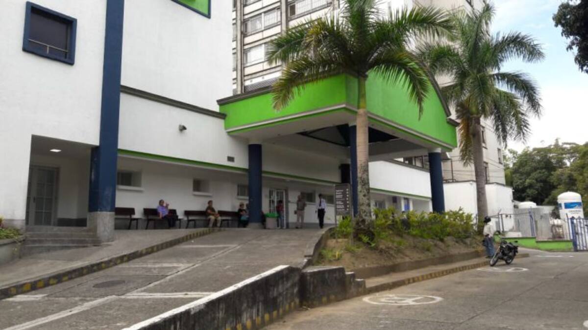 Médicos, enfermeras y auxiliares de turno en hospitales, viven su fin de año