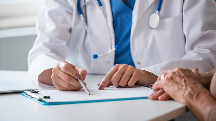 ¿Hay crisis en el sistema de salud de Colombia? Expertos responden tras informe de la Contraloría