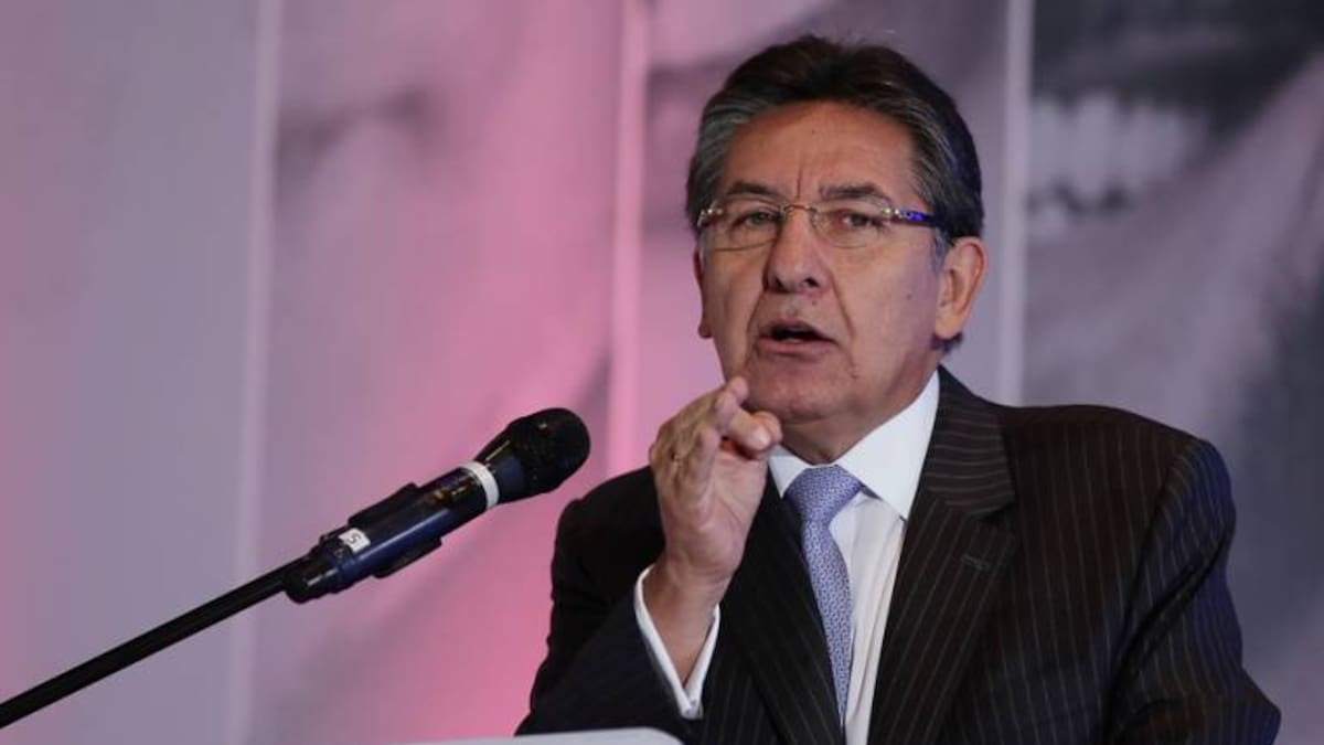 Néstor Humberto Martínez señala a Danilo Rueda de ser activista del ELN