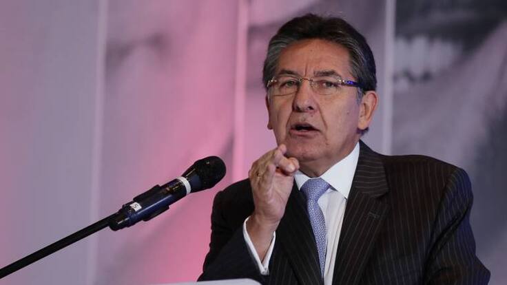 Néstor Humberto Martínez señala a Danilo Rueda de ser activista del ELN