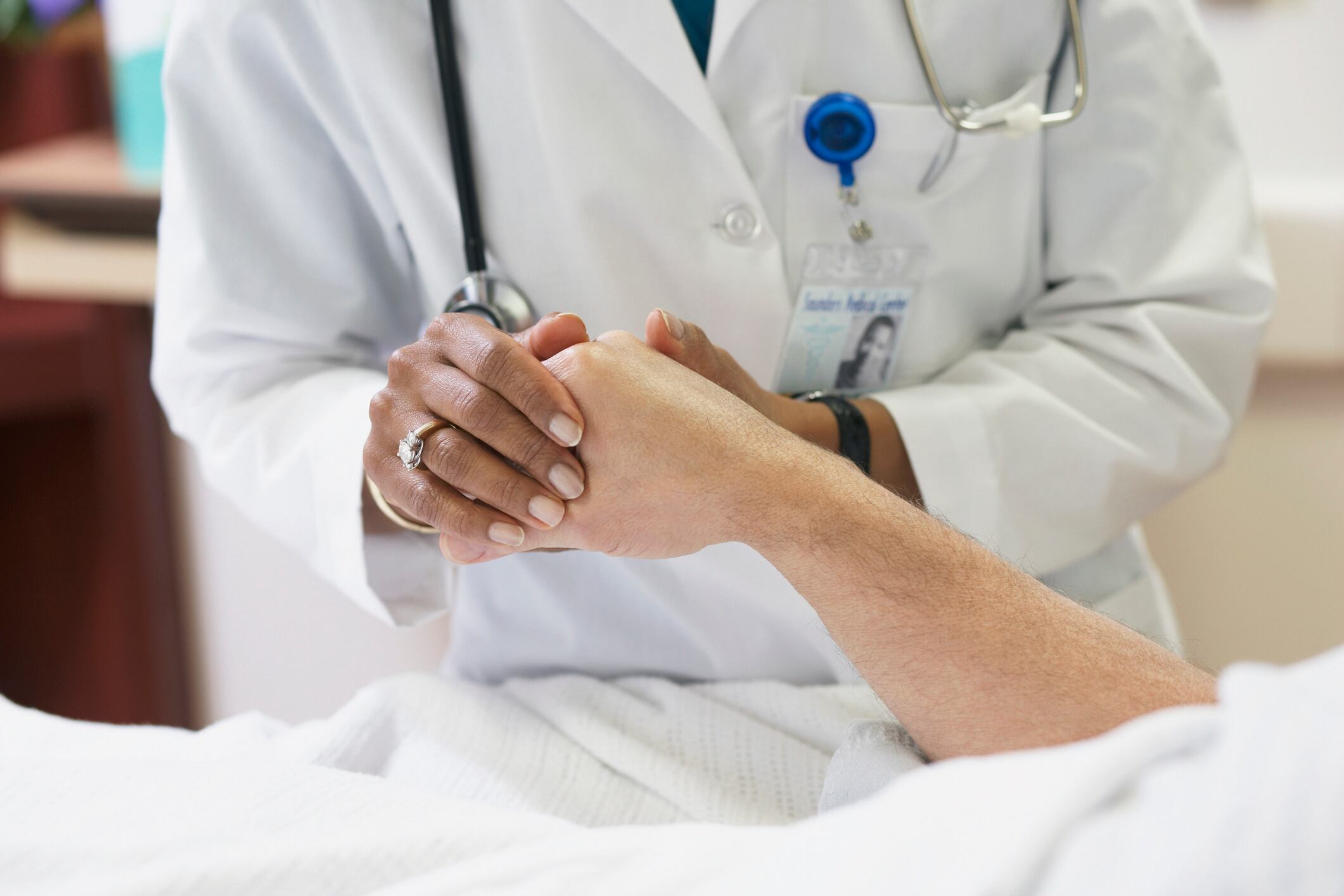 Bogotá: 2 millones de personas vulnerables tendrán cobertura de salud en sus hogares