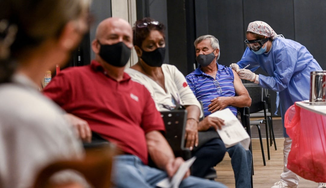 Vacunas COVID: ¿Qué tanto afecta modificar la fecha de la segunda dosis?