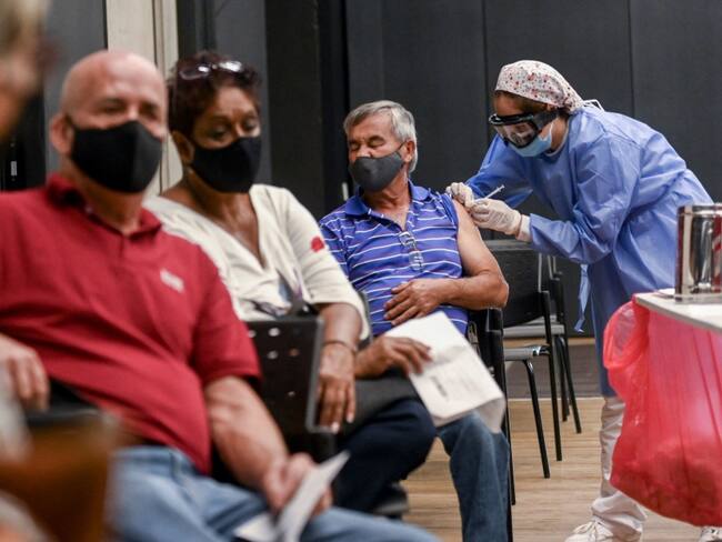 Vacunas COVID: ¿Qué tanto afecta modificar la fecha de la segunda dosis?