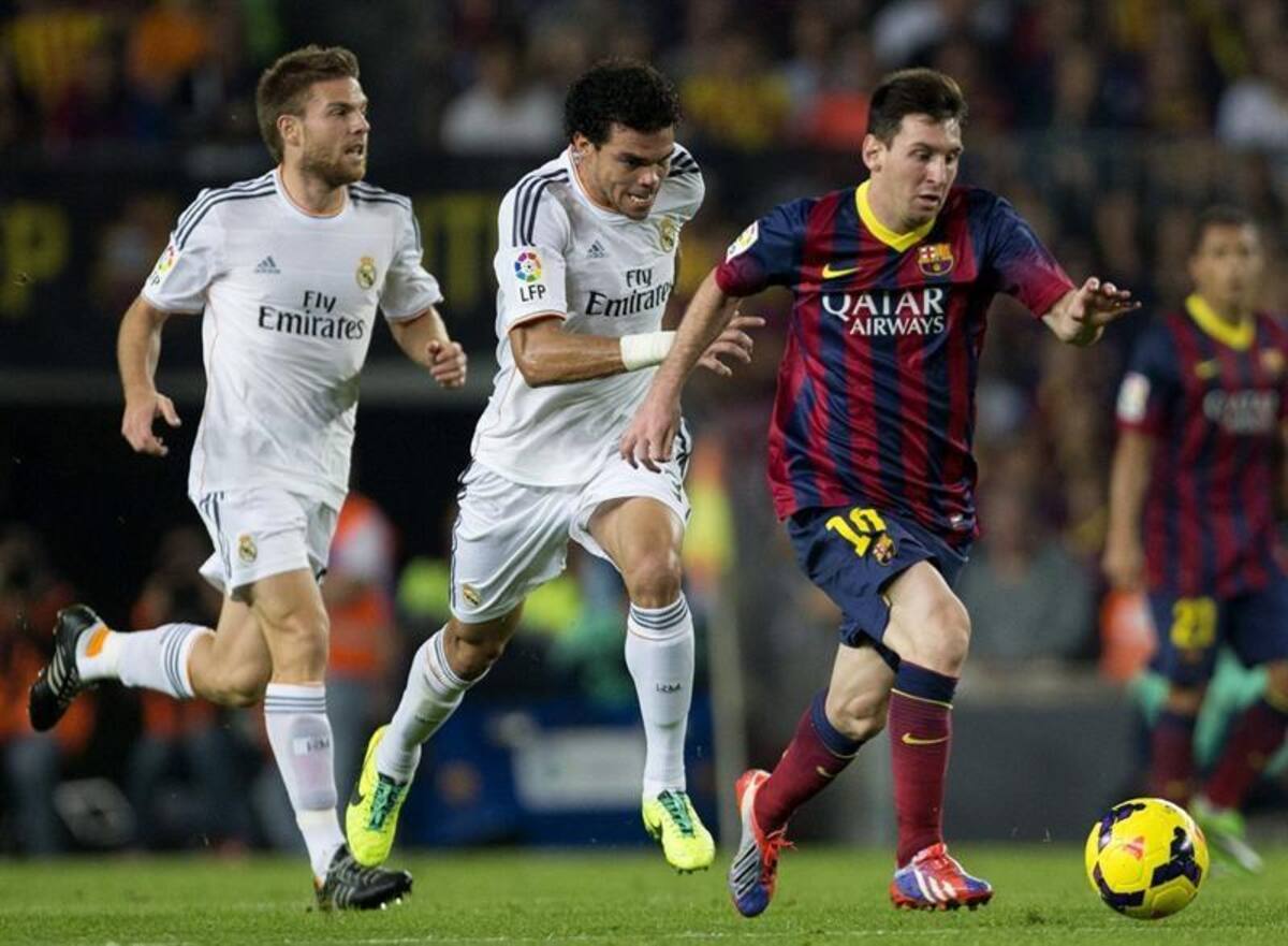 El conjunto catalán derrotó 2-1 a Real Madrid, en el clásico de la fecha 10 en España. Los goles de Barcelona fueron de Neymar y Alexis Sánchez. Jesé descontó para Real Madrid.