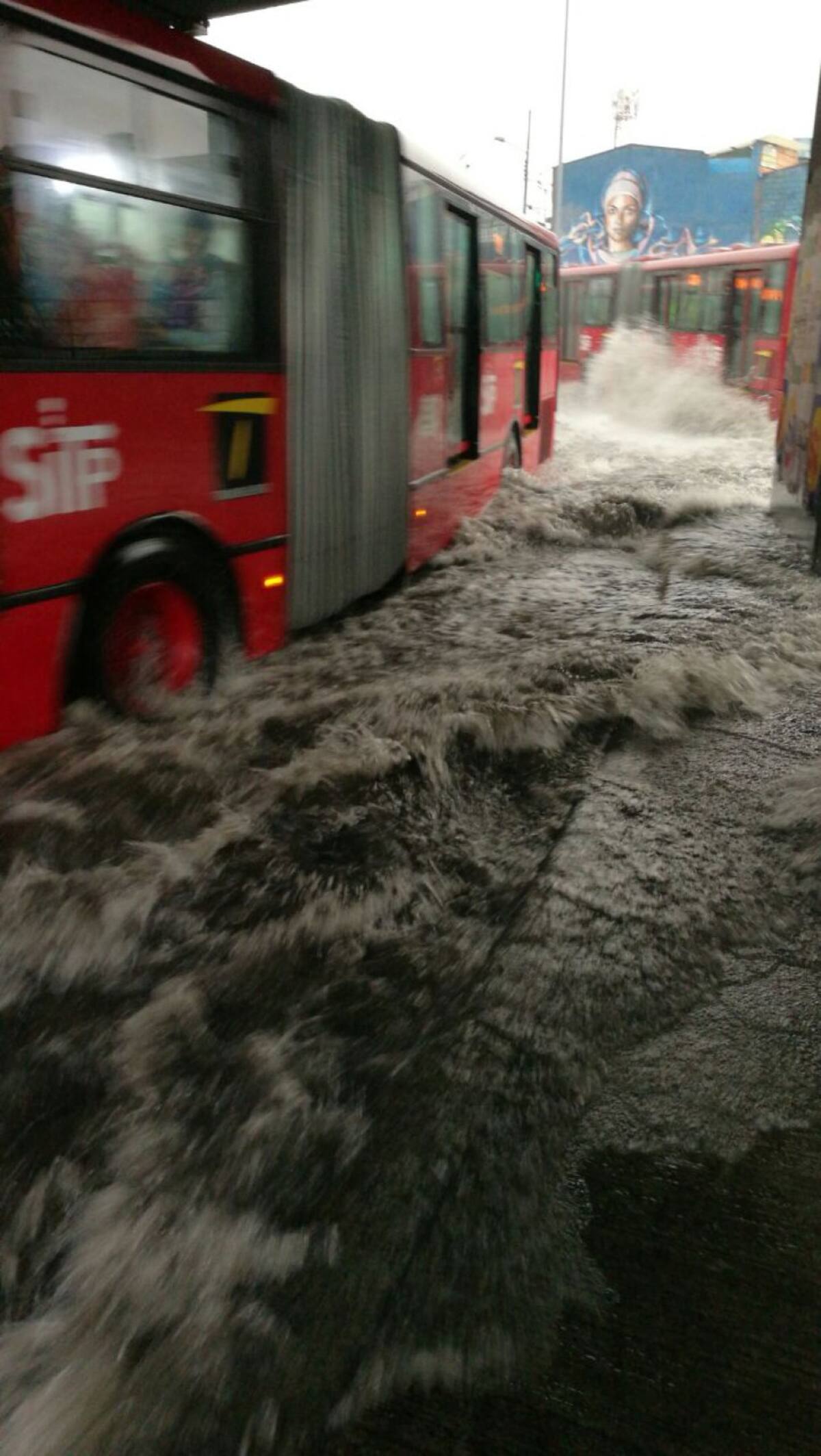 Inundaciones en la NQS con 80. El Idiger recomendó a los ciudadanos, mantener la calma ante las emergencias que se están presentado en distintos puntos de la capital