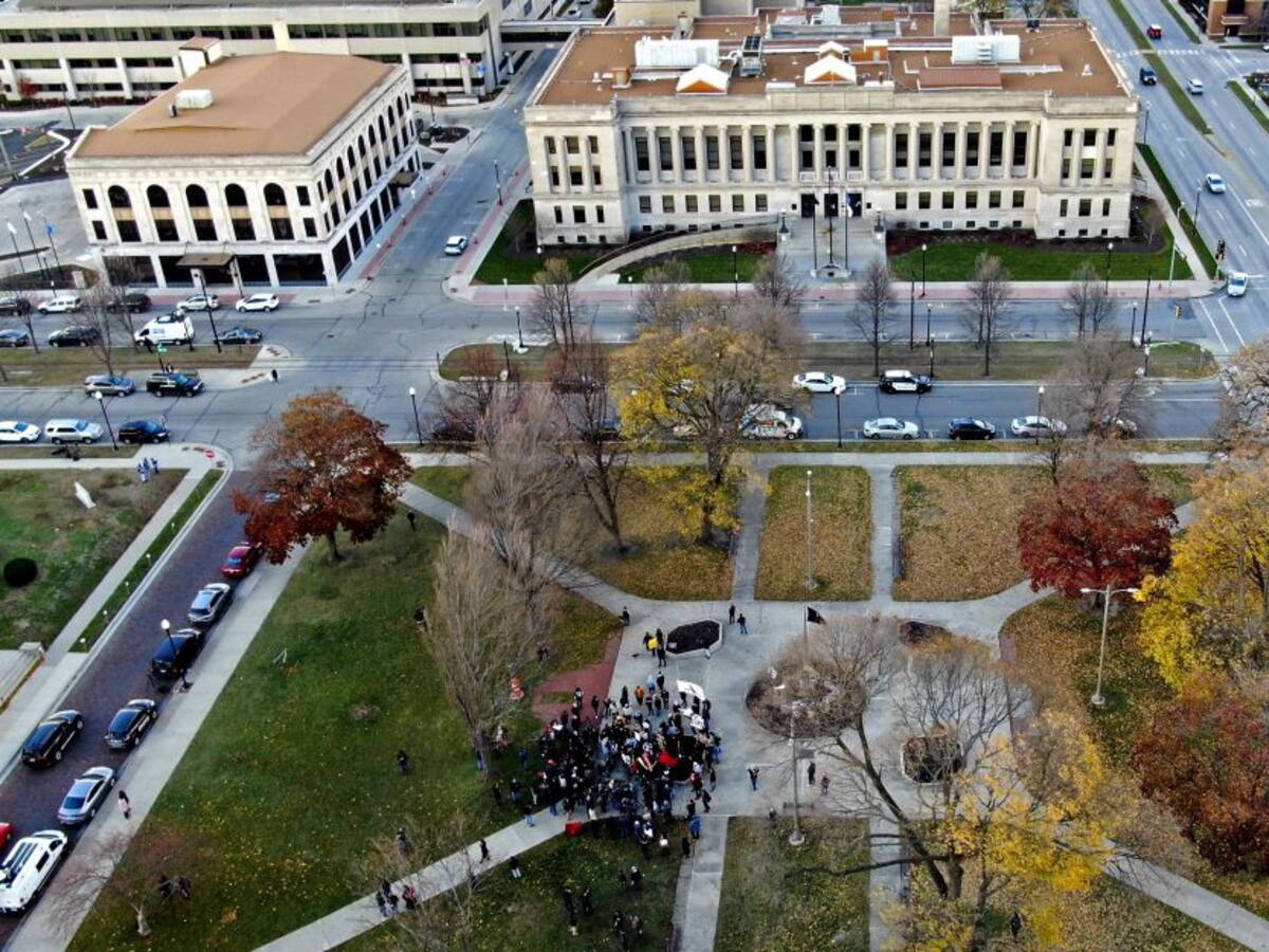 Más de 20 heridos en EE.UU. por choque de camioneta contra un desfile