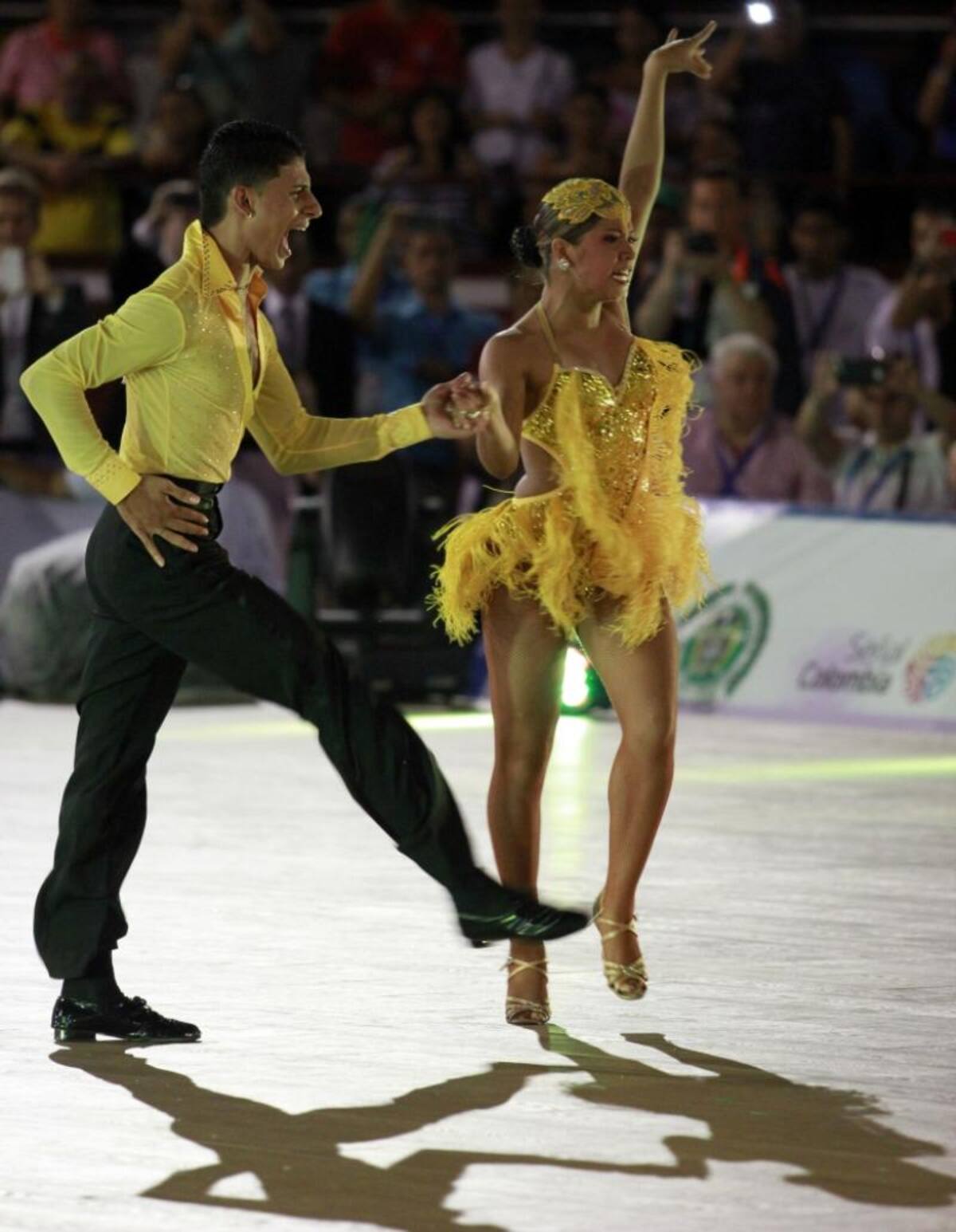 Los bailarines colombianos derrocharon energía y entusiasmo.
