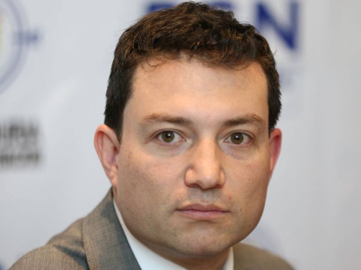 Dau pide al contralor general asumir investigación en su contra