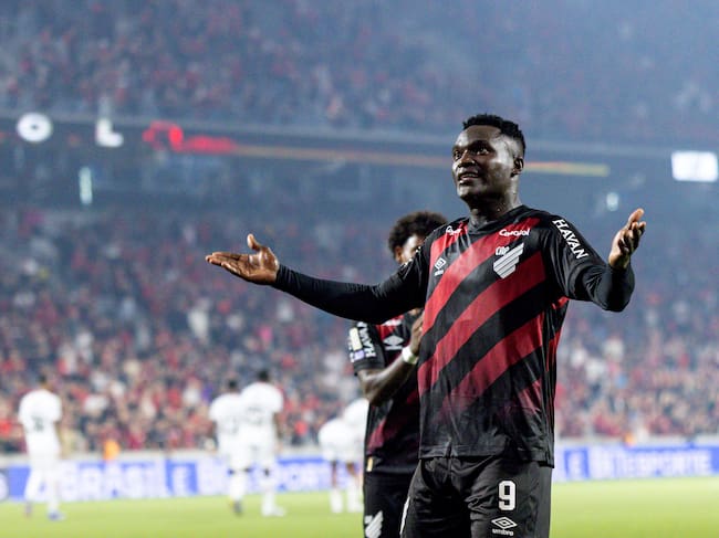 CURITIBA, BRAZIL - APRIL 26: Kevin Viveros of Athletico Paranaense celebrates after scoring a goal during a Brasileirao 2026 match between Athletico Paranaense and Vitoria Arena da Baixada on April 26, 2026 in Curitiba, Brazil. (Photo by Rodolfo Buhrer/Sports Press Photo/Getty Images)